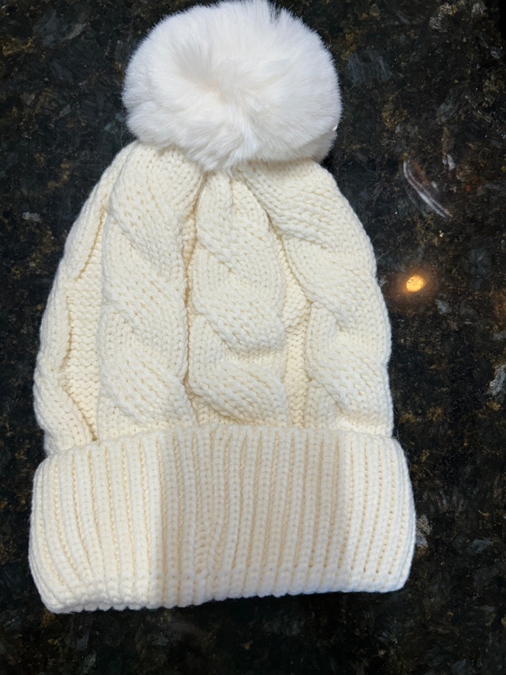 Women’s Spyder cable knit hat